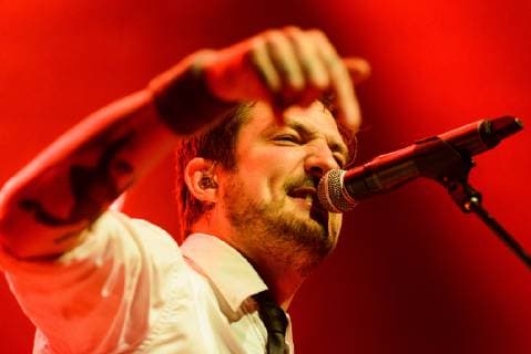 Entertainment Bilder der Woche KW47 Entertainment Bilder des Tages Konzert von Frank Turner and the sleeping Souls in der Berliner Columbiahalle Am 22.11.2018 spielten Frank Turner and the sleeping Souls ein Konzert in der ausverkauften Berliner Columbiahalle. Der Sänger, Gitarrist und Songwriter hat vor kurzem, mit Be More Kind , sein siebtes Studioalbum herausgebracht und ist damit nun mit seiner Band The Sleeping Souls auf Tournee., Berlin Berlin Deutschland Columbiahalle *** Frank Turner and the sleeping Souls concert in the Columbiahalle Berlin On 22 11 2018 Frank Turner and the sleeping Souls played a concert in the sold out Columbiahalle Berlin The singer guitarist and songwriter recently released his seventh studio album Be More Kind and is now on tour with his band The Sleeping Souls Berlin Germany Columbiahalle