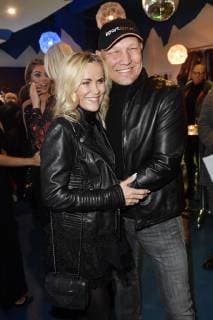 Axel Schulz mit Gattin Patricia bei der Präsentation vom Lambertz Kalender 2019 in der Eisbar Angiyok. Berlin, 22.11.2018