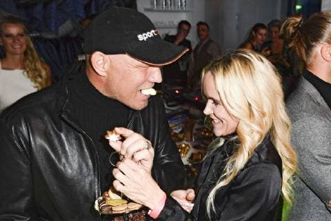 Axel Schulz mit Ehefrau Patricia bei der Präsentation vom Lambertz Kalender 2019 in der Eisbar Angiyok. Berlin, 22.11.2018