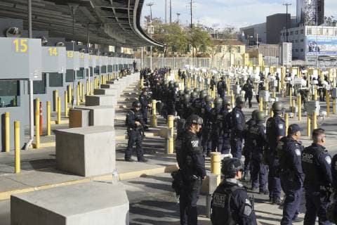 November 23, 2018 - San Ysidro, CA, United States of America - U.S. Customs and Border Patrol agents temporarily shut all lanes into the United States from Mexico at the San Ysidro crossing during a readiness exercise in preparation for the migrant caravan November 22, 2018 in San Ysidro, California. San Ysidro United States of America - ZUMAp138 20181123_zaa_p138_001 Copyright: xShawnxMoorex