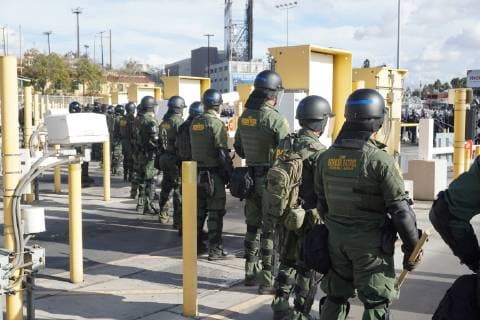 November 22, 2018 - San Ysidro, CA, United States of America - U.S. Customs and Border Patrol agents with riot clubs temporarily shut all lanes into the United States from Mexico at the San Ysidro crossing during a readiness exercise in preparation for the migrant caravan November 22, 2018 in San Ysidro, California. San Ysidro United States of America - ZUMAp138 20181122_zaa_p138_014 Copyright: xShawnxMoorex