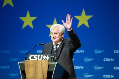 News Themen der Woche KW47 News Bilder des Tages Horst Seehofer bei der Delegierten Versammlung der CSU, Der Vorsitzende der Christlich Sozialen Union ( CSU ) und Bundesinnenminister Horst Seehofer bei seiner Rede bei der Delegiertenversammlung der CSU zur Europawahl. Manfred Weber soll als Spietzenkandidat gewählt werden. München Bayern Deutschland BMW Welt *** Horst Seehofer at the CSU delegate assembly The chairman of the Christian Social Union CSU and Federal Interior Minister Horst Seehofer during his speech at the CSU delegate assembly for the European elections Manfred Weber is to be elected as Spietzenkandidat Munich Bavaria Germany BMW Welt