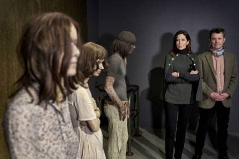 Entertainment Bilder der Woche KW47 Entertainment Bilder des Tages Das Kronprinzpaar besucht das Kunstmuseum für moderne Kunst Aalborg Dänemark Museum director Gitte orskou shows the Crown Prince couple around Kurt Trampedac, the Trampedach exhibition - Meetings in the dark. Crown Princess Mary and Crown Prize Frederik visit the Art Museum of Modern Art Aalborg Denmark Saturday, 24 November 2018 Denmark 