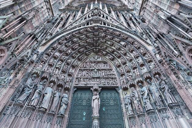 Hochgotisches Hauptportal der Westfassade des Straßburger Münster, gebaut 1176 bis 1439, Straßburg, Elsass, Frankreich, Europa Copyright: imageBROKER/HelmutxMeyerxzurxCapellen ibxmzc04785114.jpg