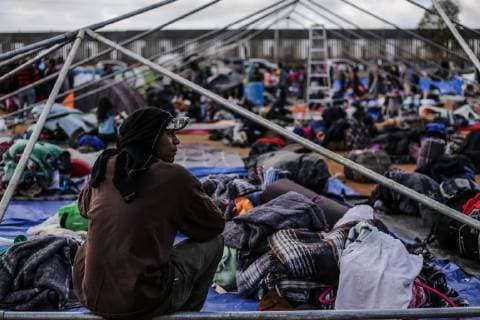 Mexiko, Flüchtlingslager in Tijuana Members of the migrant caravan of Central Americans stay at the shelter of the city of Tijuana, in the state of Baja California, Mexico, 24 November 2018. The migrant caravan that is in the Mexican city of Tijuana awaits to ask for political asylum in the United States. Migrant caravan in Tijuana !ACHTUNG: NUR REDAKTIONELLE NUTZUNG!  Copyright: xDavidxGuzmánx AME030 20181125-636787169810331885