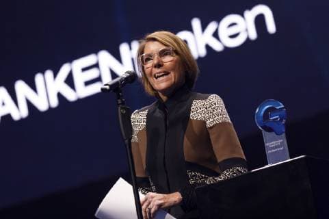 Bettina Böttinger bei der Verleihung vom Meinungsmacher-Preis Die Blaue Zunge im Rahmen der Gedanken tanken Rednernacht in der Lanxess Arena. Köln, 24.11.2018