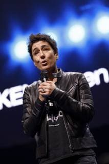 Dunja Hayali bei der Verleihung vom Meinungsmacher-Preis Die Blaue Zunge im Rahmen der Gedanken tanken Rednernacht in der Lanxess Arena. Köln, 24.11.2018