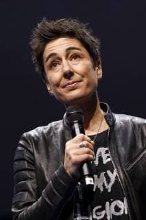 Dunja Hayali bei der Verleihung vom Meinungsmacher-Preis Die Blaue Zunge im Rahmen der Gedanken tanken Rednernacht in der Lanxess Arena. Köln, 24.11.2018