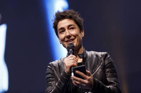 Dunja Hayali bei der Verleihung vom Meinungsmacher-Preis Die Blaue Zunge im Rahmen der Gedanken tanken Rednernacht in der Lanxess Arena. Köln, 24.11.2018