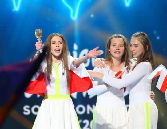 Entertainment Bilder der Woche KW47 Entertainment Bilder des Tages (181126) -- MINSK, Nov. 26, 2018 () -- Poland s Roksana Wegiel (L) of 13 years of age celebrates after winning the 2018 Junior Eurovison Song Contest in Minsk, Belarus, on Nov. 25, 2018. () (yy) BELARUS-MINSK-JUNIOR EUROVISION SONG CONTEST xinhua 