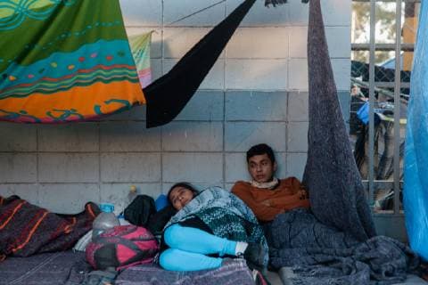 Migrants that are part of the caravan from Central America camp outside of the makeshift migrant shelter at Unidad Deportiva Benito Juarez Stadium on November 26, 2018 in Tijuana, Mexico.  TIJ2018112606 ARIANAxDREHSLER