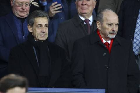 Nicolas Sarkozy et Peter Moore ( CEO Directeur Liverpool ) CELEBRITES : PSG vs Liverpool - Ligue des Champions - 28 11 2018 GwendolineLeGoff Panoramic 