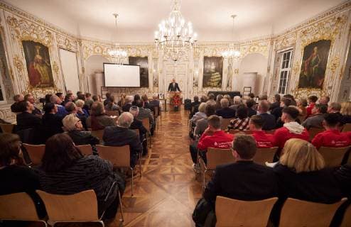 Dr. Kurt Gribl, Oberbürgermeister Stadt Augsburg, Rede im Rokoko-Saal, Verleihung Marion-Samuel-Preis 2018 der Stiftung Erinnerung an die Dokumentarfilmgruppe Rothenburg ob der Tauber; Regierung von Schwaben, Rokoko-Saal, 29.11.2018, Verleihung Marion-Samuel-Preis 2018 der Stiftung Erinnerung an die Dokumentarfilmgruppe Rothenburg ob der Tauber