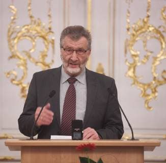 Normann Krauß, Vorsitzender der Erinnerungsstätte Die Männer von Brettheim , Laudatio, Laudator; Verleihung Marion-Samuel-Preis 2018 der Stiftung Erinnerung an die Dokumentarfilmgruppe Rothenburg ob der Tauber; Regierung von Schwaben, Rokoko-Saal, 29.11.2018, Verleihung Marion-Samuel-Preis 2018 der Stiftung Erinnerung an die Dokumentarfilmgruppe Rothenburg ob der Tauber