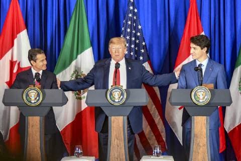 News Bilder des Tages November 30, 2018 - Buenos Aires, Argentina - U.S. President Donald Trump, center, Canadian Prime Minister Justin Trudeau, right, and Mexician President Enrique Pena Neto, left, during a press conference following the signing ceremony for the new NAFTA trade agreement called USMCA November 30, 2018 in Buenos Aires, Argentina. Buenos Aires Argentina - ZUMAp138 20181130_zaa_p138_003 Copyright: xRonxPrzysuchax