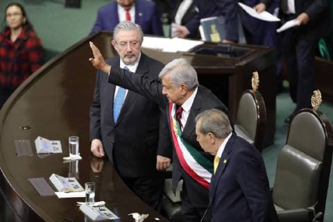 Mexiko Stadt, Amtseinführung Andres Manuel Lopez Obrador The new President of Mexico, Andres Manuel Lopez Obrador (C), during his investiture ceremony at the Mexican Congress, in Mexico City, Mexico, 01 December 2018. Investiture of Mexican President-elect Andres Manuel Lopez Obrador in Mexico City !ACHTUNG: NUR REDAKTIONELLE NUTZUNG!  Copyright: xJosexMendezx AME3820 20181201-636792918705694124