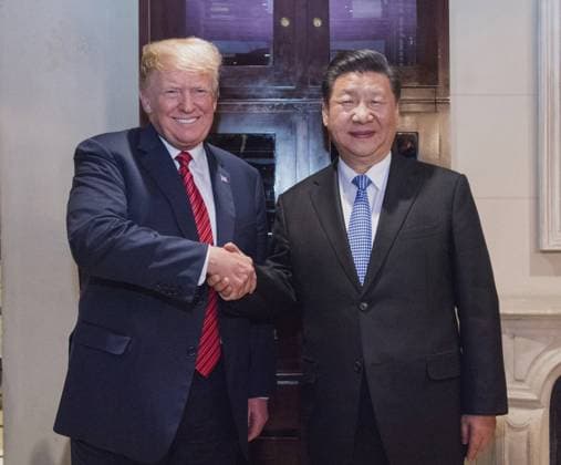 News Bilder des Tages (181201) -- BUENOS AIRES, Dec. 1, 2018 -- Chinese President Xi Jinping (R) meets with his U.S. counterpart Donald Trump in Buenos Aires, Argentina, Dec. 1, 2018. President Xi attended a working dinner with President Trump in Buenos Aires on Saturday. ) (yy) ARGENTINA-BUENOS AIRES-XI JINPING-DONALD TRUMP-MEETING LixXueren 