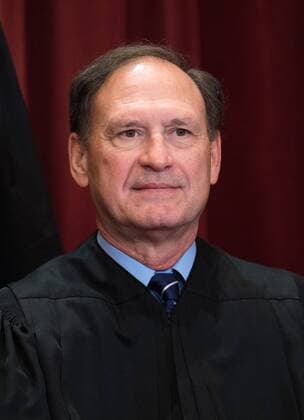 La cour supreme Americaine. Associate Justice of the Supreme Court Samuel A. Alito, Jr. poses during the official Supreme Court group portrait at the Supreme Court on November 30, 2018 in Washington, D.C. Photo Credit: Kevin Dietsch CNP AdMedia 232954 2018-11-30 District of Columbia Washington Etats-Unis  Copyright: xAdMediax STAR_232954_006