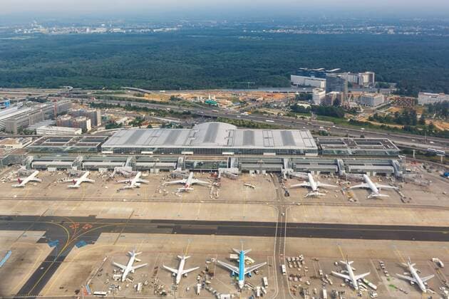 Flughafen Frankfurt Terminal 2 Luftbild Frankfurt, Deutschland - 24. Mai 2018: Terminal 2 des Flughafen Frankfurt (FRA). Der Flughafen Frankfurt ist der größte Flughafen in Deutschland und einer der größten in Europa.