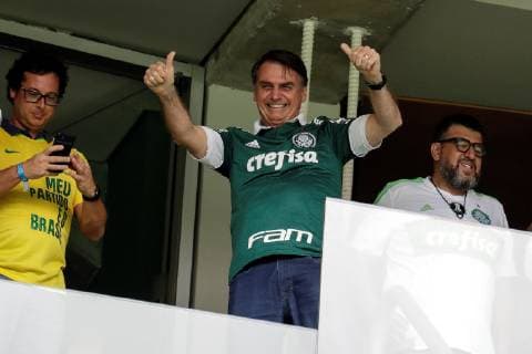 The elected president of Brazil, Jair Bolsonaro, wearing the Palmeiras Club shirt, greets supporters before the start of the match between Palmeiras and Vitoria for the Brazilian soccer championship, at the Allianz Parque stadium in Sao Paulo, Brazil, 02 December 2018. Palmeiras was proclaimed last Sunday, November 25, the Brazilian league champion for the tenth time and got it one date before the end of the tournament after beating Vasco da Gama at home by 1-0. Bolsonaro will assume the Brazilian Presidency next 01 January. Bolsonaro attends the match of the proclaimed champion of the Brazilian League, Palmeiras, against Vitória in Sao Paulo !ACHTUNG: NUR REDAKTIONELLE NUTZUNG! Copyright: xSebastiaoxMoreirax AME4417 20181202-636793809259603161