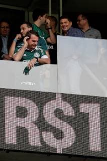 The elected president of Brazil, Jair Bolsonaro, wearing the Palmeiras Club shirt, greets supporters before the start of the match between Palmeiras and Vitoria for the Brazilian soccer championship, at the Allianz Parque stadium in Sao Paulo, Brazil, 02 December 2018. Palmeiras was proclaimed last Sunday, November 25, the Brazilian league champion for the tenth time and got it one date before the end of the tournament after beating Vasco da Gama at home by 1-0. Bolsonaro will assume the Brazilian Presidency next 01 January. Bolsonaro attends the match of the proclaimed champion of the Brazilian League, Palmeiras, against Vitória in Sao Paulo !ACHTUNG: NUR REDAKTIONELLE NUTZUNG! Copyright: xSebastiaoxMoreirax AME4421 20181202-636793809269759400