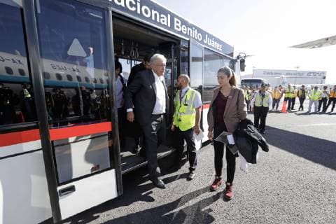 December 2, 2018 - EUM20181202NAC15.JPG.CIUDAD DE MEXICO. PresidencyPresidencia-AMLO.- 2 de diciembre de 2018.- El Presidente de la Republica, Andres Manuel Lopez Obrador, en el aeropuerto de la Ciudad de Mexico para tomar su primer vuelo comercial a Veracruz. Foto: Agencia EL UNIVERSALLuis CortesRCC.  - ZUMAu78_ 20181202_zaf_u78_056 Copyright: xElxUniversalx