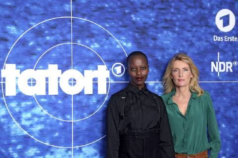 Florence Kasumba und Maria Furtwängler beim Fototermin zum ARD-Krimi Tatort - Das verschwundene Kind und der Präsentation des neuen NDR Tatort-Teams im Hotel Grand Elysee Hamburg, 03.12.2018 *** Florence Kasumba and Maria Furtwängler at the photo shoot for the ARD crime thriller Tatort Das verschwundene Kind and the presentation of the new NDR Tatort Team at the Hotel Grand Elysee Hamburg 03 12 2018 Foto:xH.xHartmannx xFuturexImage