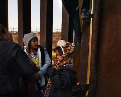 December 3, 2018 - Tijuana, Mexico - Central American Migrants from caravan breach the Tijuana-San Diego border at La Playa on December 3, 2018. Tijuana Mexico - ZUMAg208 20181203_zap_g208_002 Copyright: xCarolxGuzyx