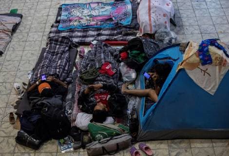 Mexiko, Migranten aus Mittelamerika in Tijuana A general view of El Barretal shelter, where a thousand Central Americans where relocated, in Tijuana, Mexico, 04 December 2018. The Baja California Government discarded cases of tuberculosis amid the people who are waiting at the border in order to seek asylum in the United States. Tuberculosis hypothesis discarded in Baja California !ACHTUNG: NUR REDAKTIONELLE NUTZUNG!  Copyright: xAlonsoxRochinx AME5519 20181204-636795567844260323