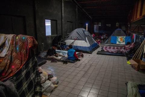 Mexiko, Migranten aus Mittelamerika in Tijuana A general view of El Barretal shelter, where a thousand Central Americans where relocated, in Tijuana, Mexico, 04 December 2018. The Baja California Government discarded cases of tuberculosis amid the people who are waiting at the border in order to seek asylum in the United States. Tuberculosis hypothesis discarded in Baja California !ACHTUNG: NUR REDAKTIONELLE NUTZUNG!  Copyright: xAlonsoxRochinx AME5517 20181204-636795568526294087