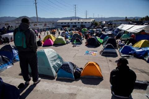 News Bilder des Tages Mexiko, Migranten aus Mittelamerika in Tijuana A general view of El Barretal shelter, where a thousand Central Americans where relocated, in Tijuana, Mexico, 04 December 2018. The Baja California Government discarded cases of tuberculosis amid the people who are waiting at the border in order to seek asylum in the United States. Tuberculosis hypothesis discarded in Baja California !ACHTUNG: NUR REDAKTIONELLE NUTZUNG!  Copyright: xAlonsoxRochinx AME5515 20181204-636795568549419679