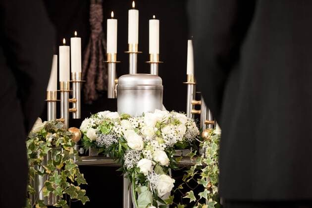  trauerhilfe - funeral and burial model released Symbolfoto property released  Copyright: xKzenonx Panthermedia09357314
