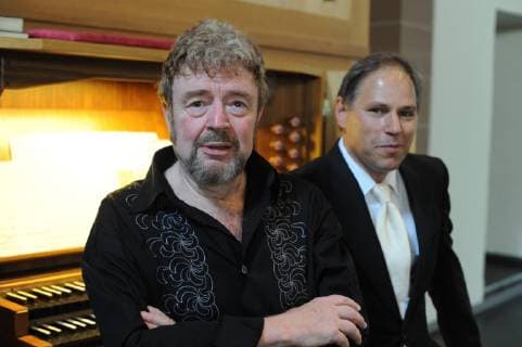 Siegmund Nimsgern (Bariton, l.) und Christian Brembeck (Orgel) geben am Freitag (11.6.2010) ein Konzert in der Kirche St. Franziskus in St.Ingbert.
