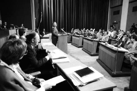 Oskar Lafontaine spricht am 09.06.1992 vor dem saarländischen Landtag in Saarbrücken. *** Oskar Lafontaine addresses the Saarland Parliament in Saarbrücken on 09 06 1992