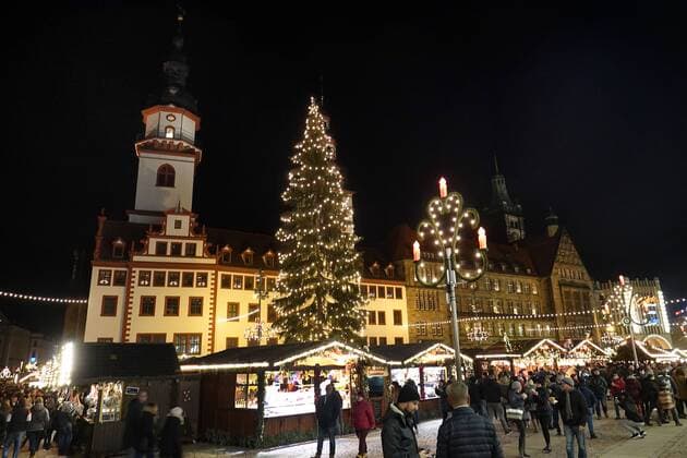 Weihnachtsmarkt_2018 01.12.2018, Chemnitz, Weihnachtsmarkt, gut besucht war der Weihnachtsmarkt am Sonnabend, das Wetter zeigte sich von der guten Seite, nach dem vereisten Auftakt am Freitag. Chemnitz Sachsen BRD