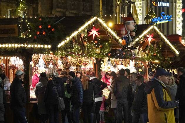 Weihnachtsmarkt_2018 01.12.2018, Chemnitz, Weihnachtsmarkt, gut besucht war der Weihnachtsmarkt am Sonnabend, das Wetter zeigte sich von der guten Seite, nach dem vereisten Auftakt am Freitag. Chemnitz Sachsen BRD