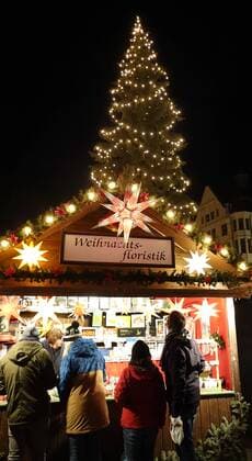 Weihnachtsmarkt_2018 01.12.2018, Chemnitz, Weihnachtsmarkt, gut besucht war der Weihnachtsmarkt am Sonnabend, das Wetter zeigte sich von der guten Seite, nach dem vereisten Auftakt am Freitag. Chemnitz Sachsen BRD