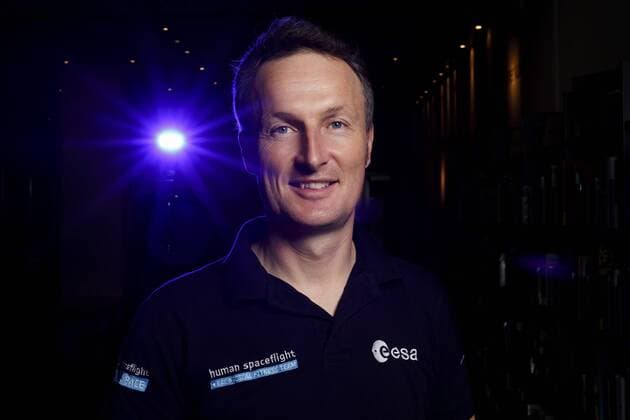 Dr. Matthias Maurer hält den Vortrag Space Talk - Raumfahrt heute und morgen beim Event Lichtjahre voraus in der Stadtbibliothek für das Deutsche Zentrum für Luft- und Raumfahrt (DLR) in der Kölner Zentralbibliothek. Köln, 03.12.2018 *** Dr Matthias Maurer gives the lecture Space Talk Space travel today and tomorrow at the event Light years ahead in the city library for the German Aerospace Center DLR in the Cologne Central Library Cologne 03 12 2018 Foto:xC.xHardtx xFuturexImage