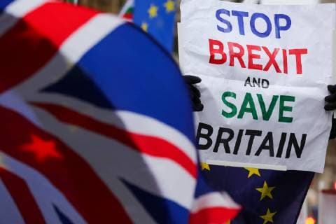 News Themen der Woche KW49 News Bilder des Tages December 6, 2018 - London, UK, UK - London, UK. Protesters from Leave and Remain campaigns stage a demonstration outside Houses of Parliament as MPs continue debating on Prime Minister Theresa May s Brexit deal. London UK  - ZUMAl94_ 20181206_zaf_l94_003 Copyright: xDinendraxHariax