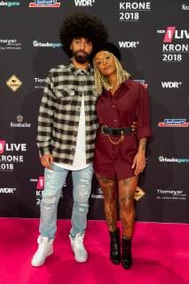 Bochum, Germany 06.12.2018, 1Live Krone 2018, Nura Habib Omer mit Begleitung auf dem Roten Teppich der 1Live Krone ( DeFodi001