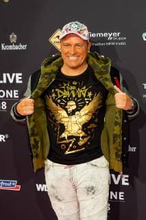 Bochum, Germany 06.12.2018, 1Live Krone 2018, Dennis aus Huerth, Martin Klempnow auf dem Roten Teppich der 1Live Krone ( DeFodi001