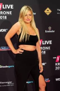 Bochum, Germany 06.12.2018, 1Live Krone 2018, Kelly Svirakova (Kelly MissesVlog) auf dem Roten Teppich der 1Live Krone ( DeFodi001