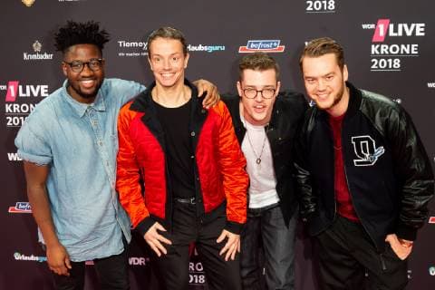 Bochum, Germany 06.12.2018, 1Live Krone 2018, Alle Farben, Kelvin Jones und Younotus auf dem Roten Teppich der 1Live Krone ( DeFodi001