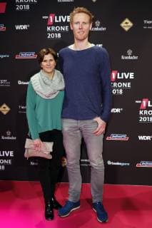 Jonas Reckermann mit Ehefrau Katja Reckermann bei der 19. Verleihung der 1Live Krone 2018 in der Jahrhunderthalle. Bochum, 06.12.2018