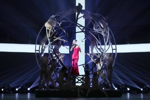 Entertainment Bilder des Tages MOSCOW, RUSSIA â€“ DECEMBER 7, 2018: Singer Polina Gagarina (C) performs at a ceremony to present the 2018 Viktoriya Russian National Music Awards, at the State Kremlin Palace. Vyacheslav Prokofyev TASS  TS09A571