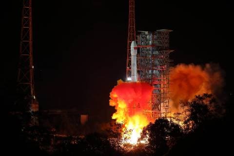 News Themen der Woche KW49 News Bilder des Tages (181208) -- XICHANG, Dec. 8, 2018 -- China launches Chang e-4 lunar probe in the Xichang Satellite Launch Center in southwest China s Sichuan Province, Dec. 8, 2018. The probe is expected to make the first-ever soft landing on the far side of the moon. A Long March-3B rocket, carrying the probe including a lander and a rover, blasted off from Xichang at 2:23 a.m., opening a new chapter in lunar exploration. The scientific tasks of the Chang e-4 mission include low-frequency radio astronomical observation, surveying the terrain and landforms, detecting the mineral composition and shallow lunar surface structure, and measuring the neutron radiation and neutral atoms to study the environment on the far side of the moon, the China National Space Administration announced. China has promoted international cooperation in its lunar exploration p 