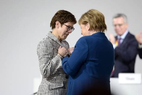 News Themen der Woche KW49 Annegret Kramp-Karrenbauer und Angela Merkel auf dem 31. Parteitag der CDU in der Hamburger Messe. Hamburg, 07.12.2018 *** Annegret Kramp Karrenbauer and Angela Merkel at the 31st CDU Party Congress at the Hamburg Messe Hamburg 07 12 2018 Foto:xJ.xKrickx xFuturexImage