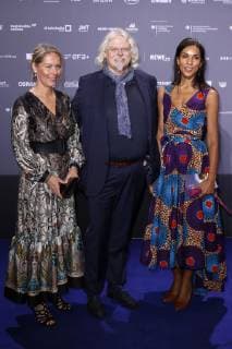 Dagmar Primus, Ralf Bos und Araba Pilic bei der Verleihung des 11. Deutschen Nachhaltigkeitspreises 2018 im Maritim Hotel. Düsseldorf, 07.12.2018