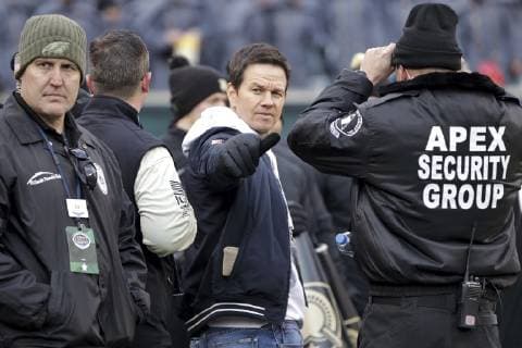 December 8, 2018 - Philadelphia, PA, United States of America - Actor Mark Wahlberg gives a thumbs up before the 119th Army Navy game at Lincoln Financial Field December 8, 2018 in Philadelphia, Pennsylvania. The Army Black Knights trounced Navy 17-10 in the third straight win over their rival. Philadelphia United States of America - ZUMAp138 20181208_zaa_p138_011 Copyright: xJohnxPellinox