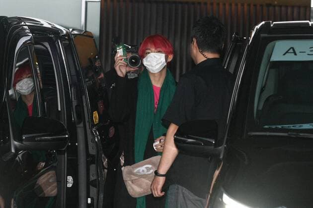 V of South Korean boy band BTS, also known as the Bangtan Boys, arrives at an airport for the BTS World Tour Love Yourself tour concert in Taipei, Taiwan, 7 December 2018. BTS boys show up at Taipei airport for World Tour Love Yourself concert  20181207_92021